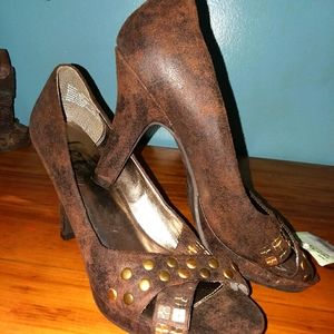 NWT Lei heels
